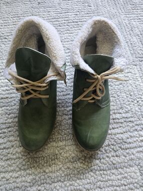 Green Faux-Shearling Lined Lace-Up Boots